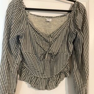 Elegant Black and White Houndstooth Crop Top